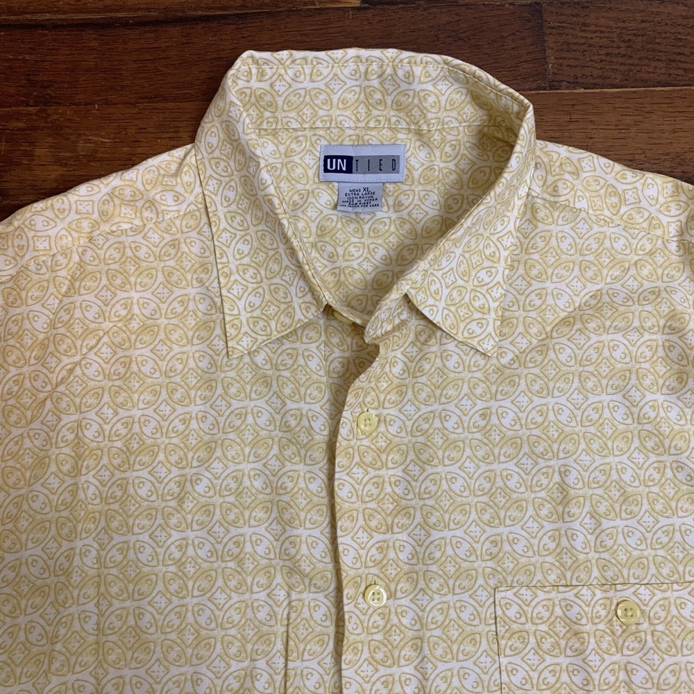 UNTIED Hawaiian Shirt Mens Size XL Yellow Floral Border Aloha Tiki Beach Rayon